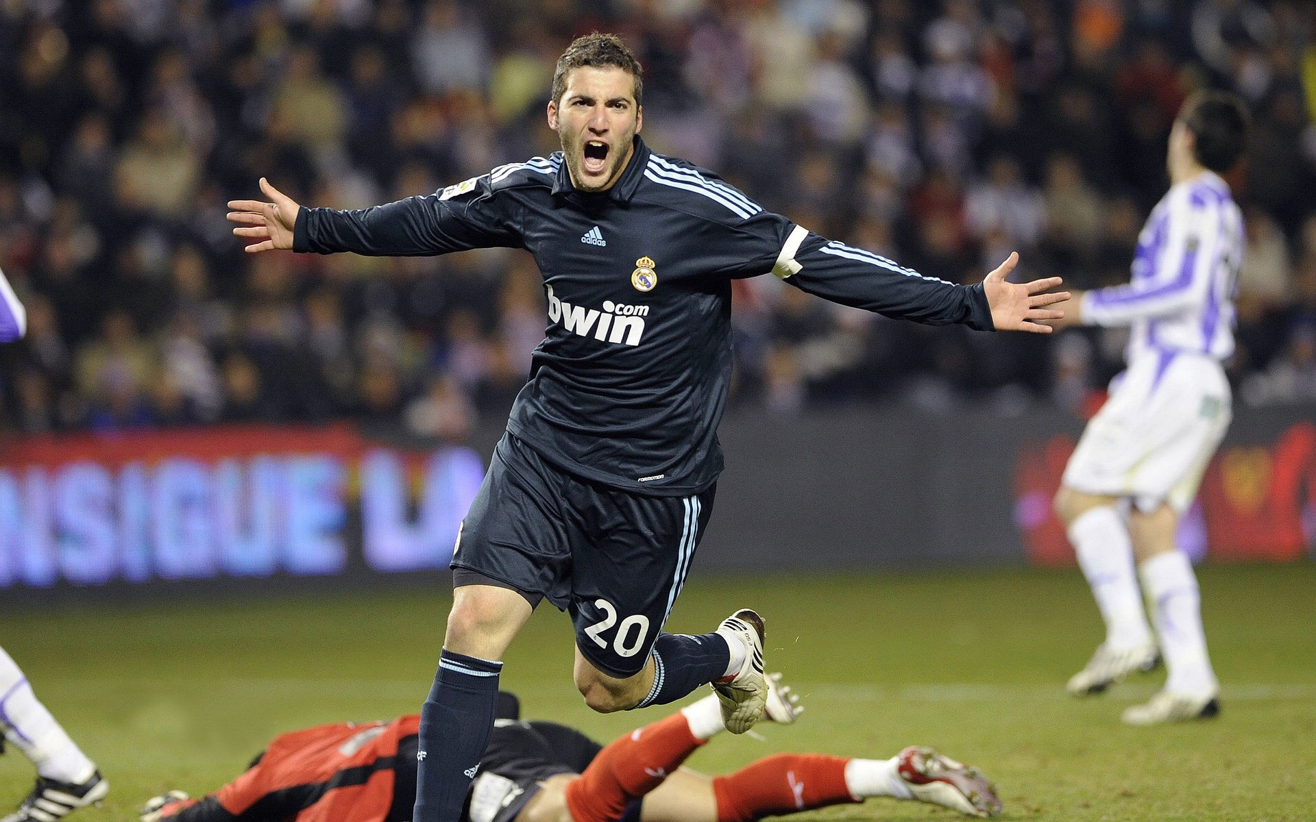 体育社交平台用户活跃度提升策略分析,社交媒体活跃用户